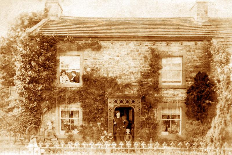 ABk80-Bendgate Farm ( home of Thomas Cockshott after his marriage) here seen with his heirs, the Wrathall family.jpg - Bendgate Farm ( home of Thomas Cockshott after his marriage) here seen with his heirs, the Wrathall family